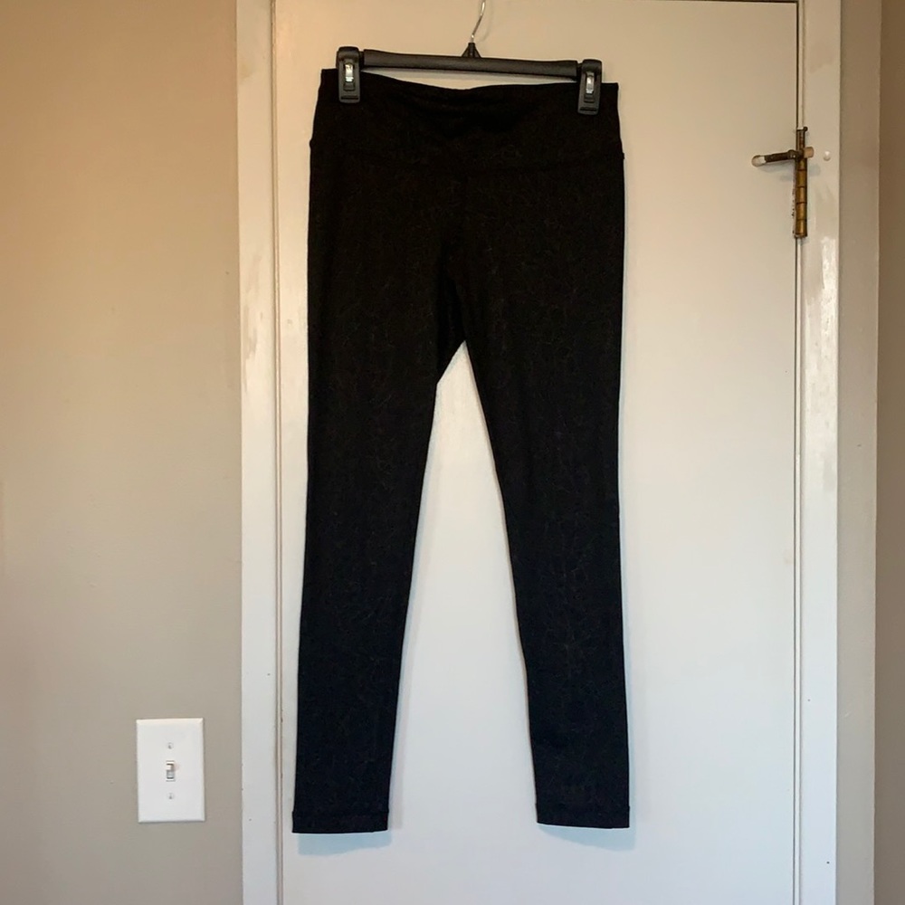 Black geometric print leggings